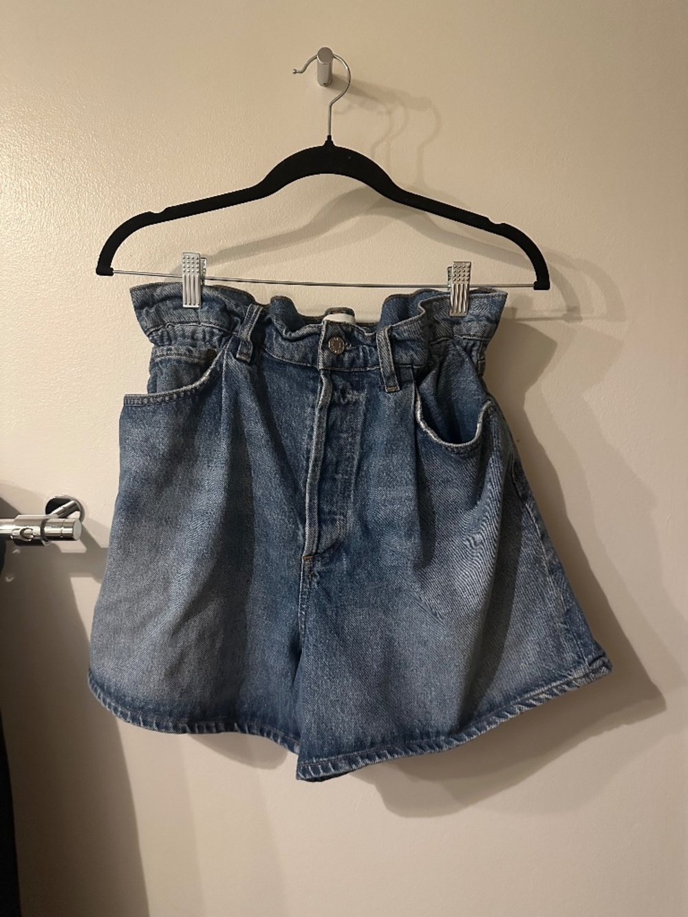 AGOLDE Lyonne Short Sz. 28 Color: Outbreak - Picture 5 of 11